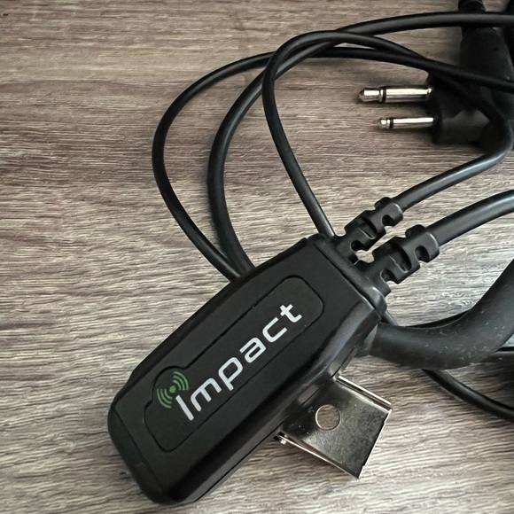 Impact M1-SIW-EHl Rubber Earhook Earpiece Mic, Motorola 2-Pin CP200 - Picture 3 of 4